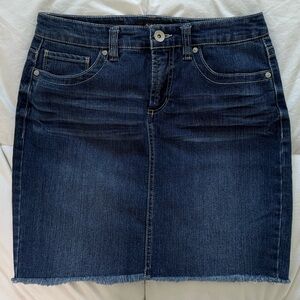 Nine West Woman’s Denim Skirt ~ Size 27/4 ~ Dark Wash ~ Raw Hem